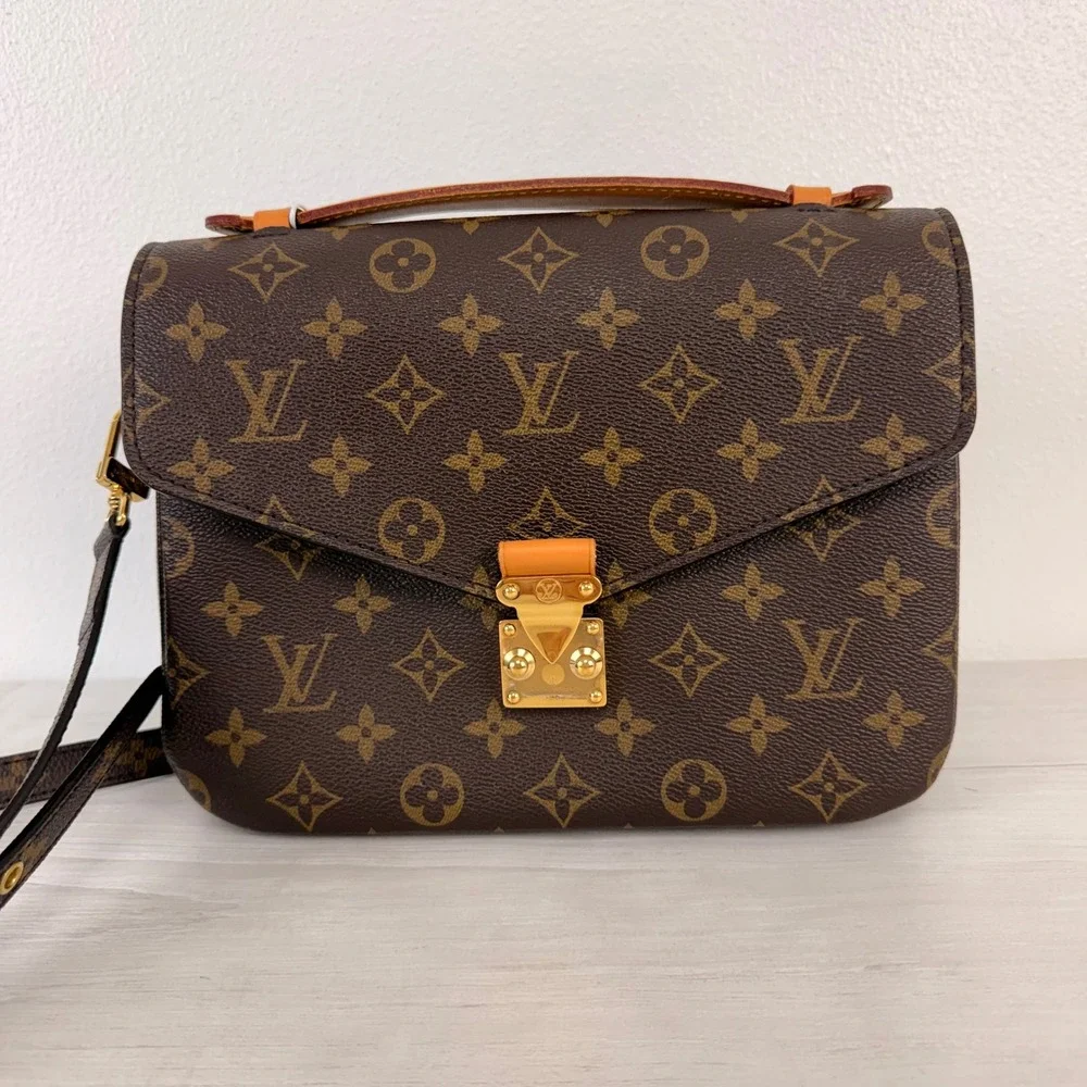 Louis Vuitton Pochette Metis Brown Monogram Canvas Crossbody Satchel Classic